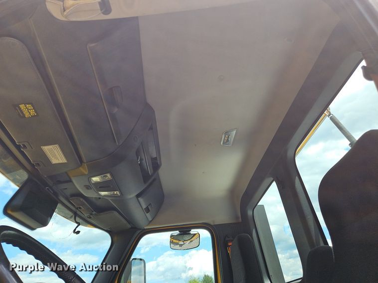 image for item OK9906 2021 Freightliner  Cascadia 126 semi truck