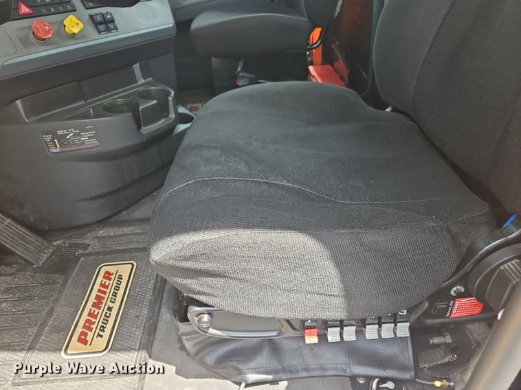 image for item OK9906 2021 Freightliner  Cascadia 126 semi truck