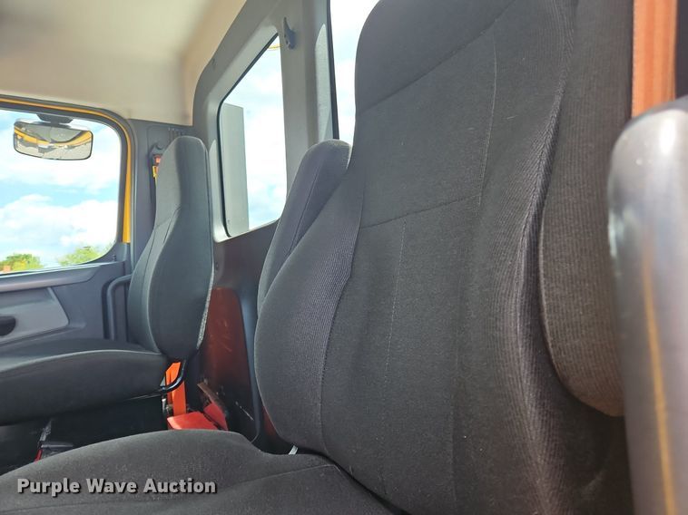 image for item OK9906 2021 Freightliner  Cascadia 126 semi truck