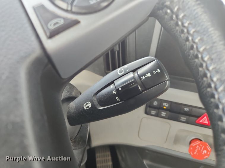 image for item OK9906 2021 Freightliner  Cascadia 126 semi truck