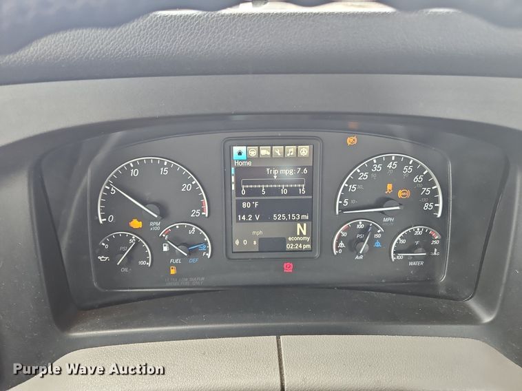 image for item OK9906 2021 Freightliner  Cascadia 126 semi truck