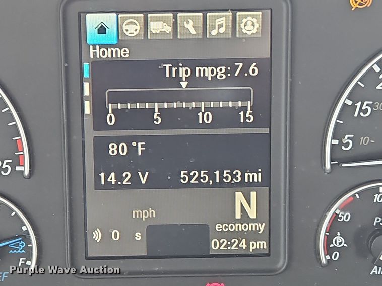 image for item OK9906 2021 Freightliner  Cascadia 126 semi truck