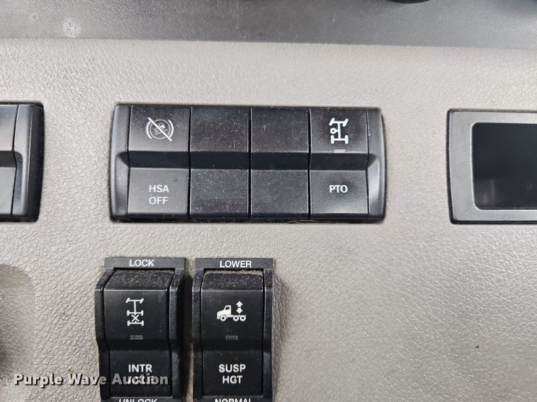 image for item OK9906 2021 Freightliner  Cascadia 126 semi truck