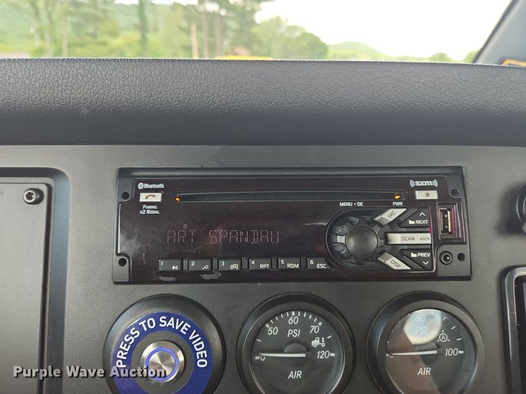 image for item OK9906 2021 Freightliner  Cascadia 126 semi truck