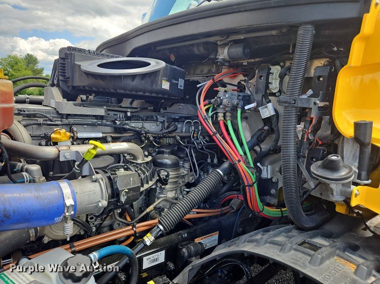 image for item OK9906 2021 Freightliner  Cascadia 126 semi truck