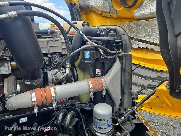 image for item OK9906 2021 Freightliner  Cascadia 126 semi truck