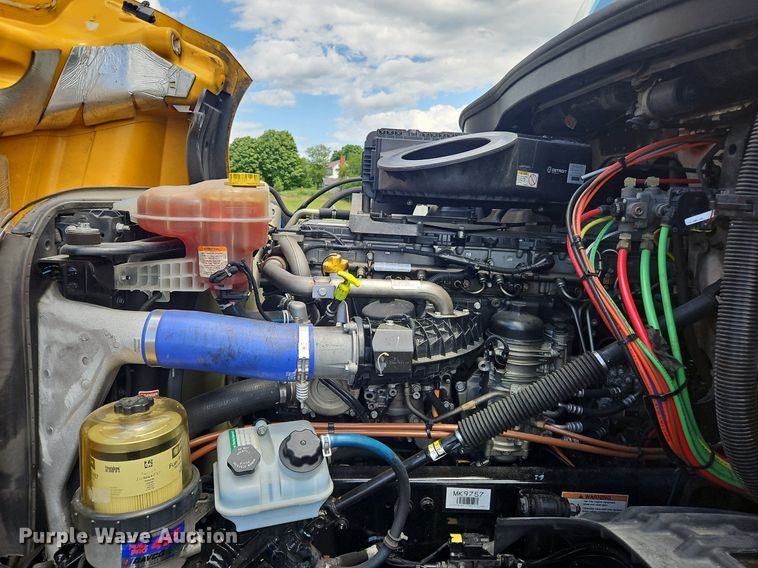 image for item OK9906 2021 Freightliner  Cascadia 126 semi truck