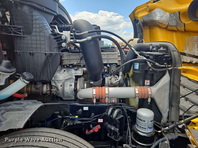 image for item OK9906 2021 Freightliner  Cascadia 126 semi truck