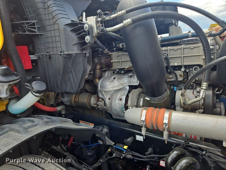 image for item OK9906 2021 Freightliner  Cascadia 126 semi truck