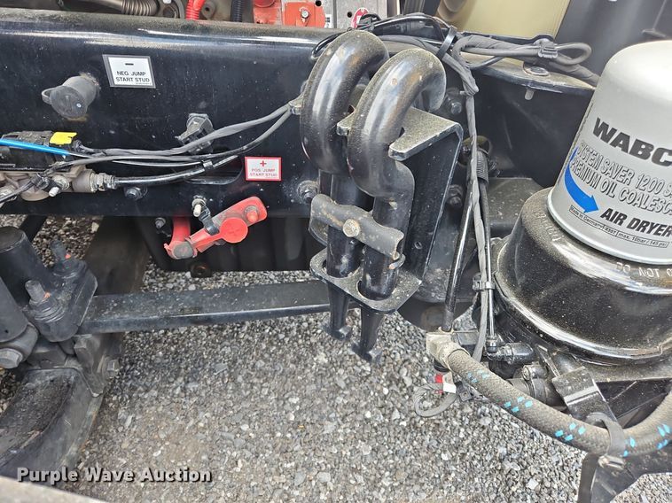 image for item OK9906 2021 Freightliner  Cascadia 126 semi truck