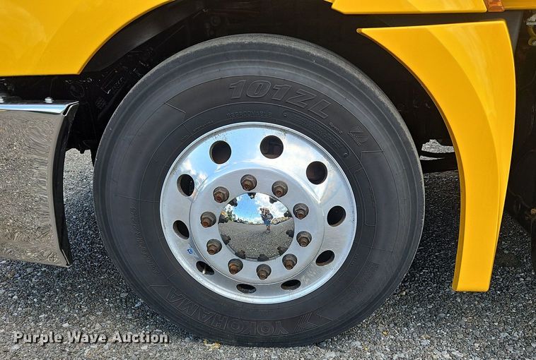 image for item OK9906 2021 Freightliner  Cascadia 126 semi truck