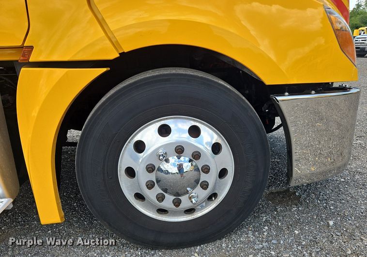 image for item OK9906 2021 Freightliner  Cascadia 126 semi truck