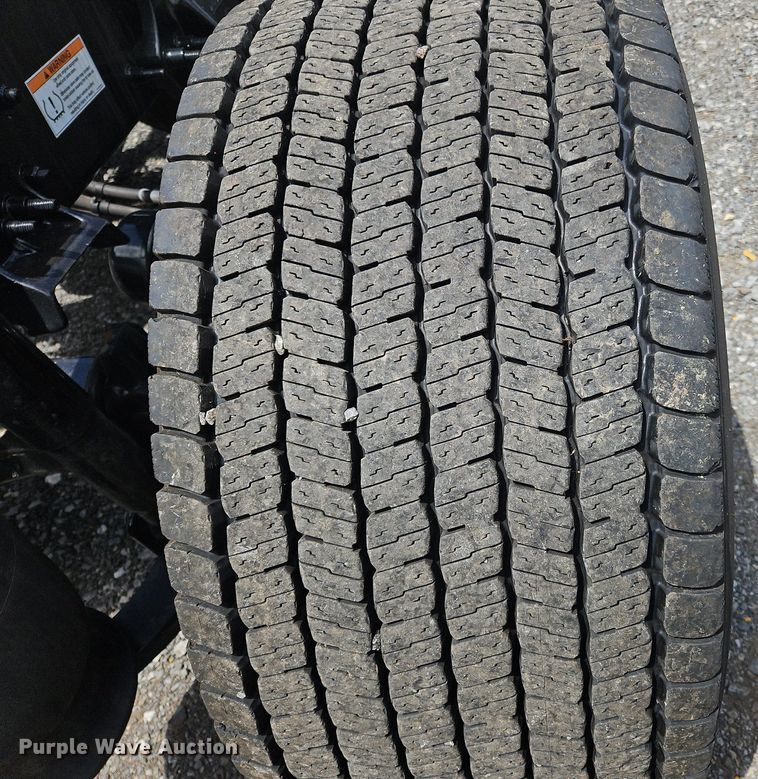 image for item OK9906 2021 Freightliner  Cascadia 126 semi truck