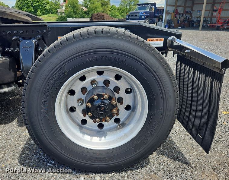 image for item OK9906 2021 Freightliner  Cascadia 126 semi truck