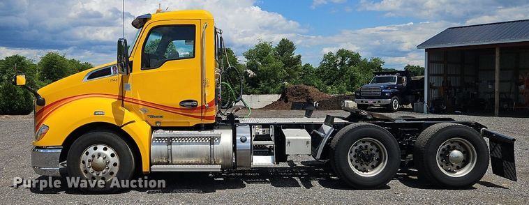 image for item OK9908 2020 Kenworth  T680  semi truck