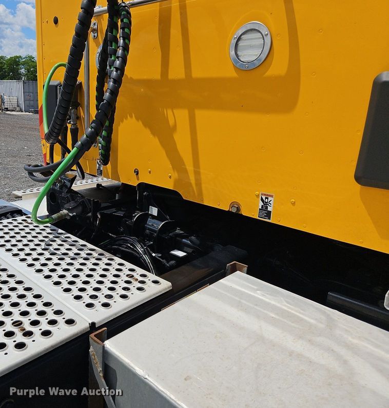 image for item OK9908 2020 Kenworth  T680  semi truck