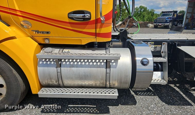 image for item OK9908 2020 Kenworth  T680  semi truck