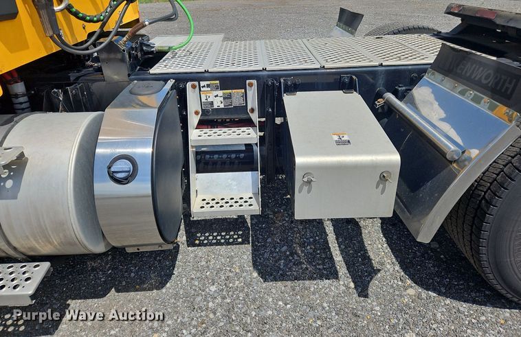 image for item OK9908 2020 Kenworth  T680  semi truck