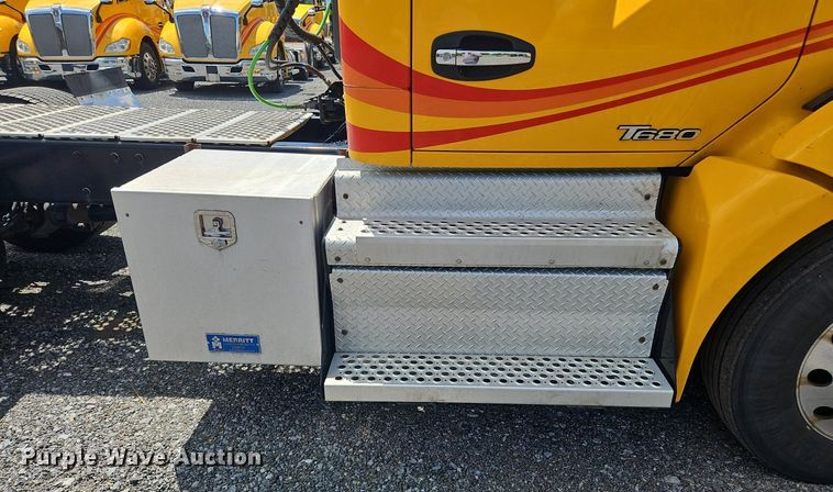 image for item OK9908 2020 Kenworth  T680  semi truck