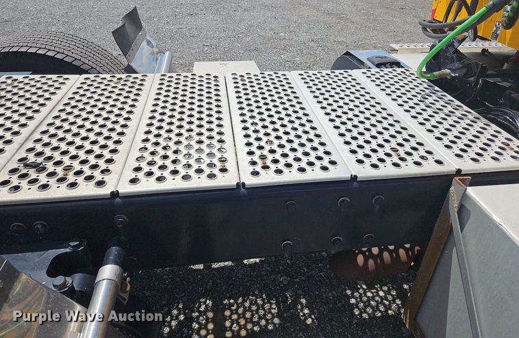 image for item OK9908 2020 Kenworth  T680  semi truck