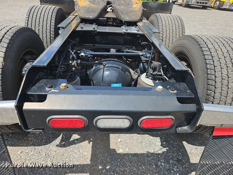 image for item OK9908 2020 Kenworth  T680  semi truck