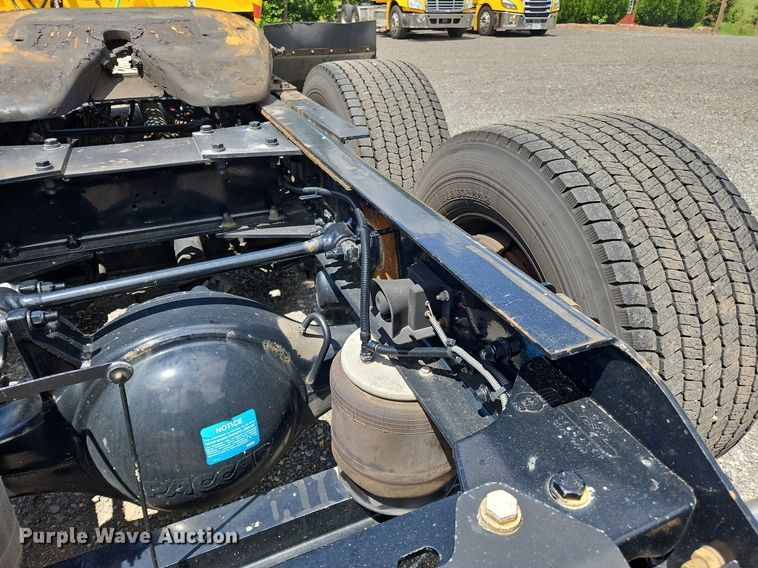 image for item OK9908 2020 Kenworth  T680  semi truck