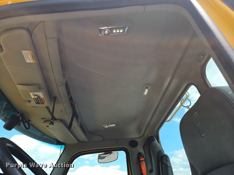 image for item OK9908 2020 Kenworth  T680  semi truck