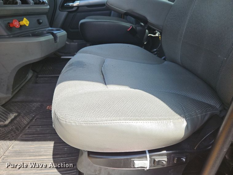 image for item OK9908 2020 Kenworth  T680  semi truck