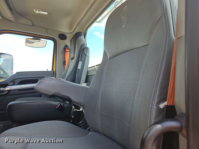 image for item OK9908 2020 Kenworth  T680  semi truck