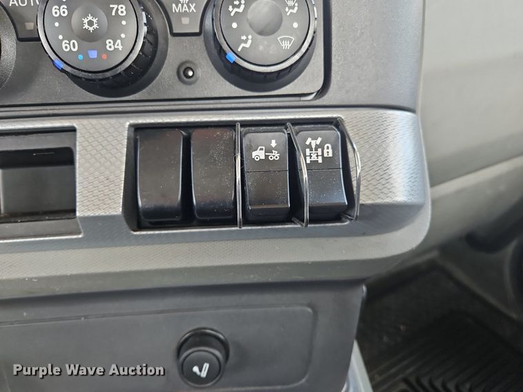 image for item OK9908 2020 Kenworth  T680  semi truck