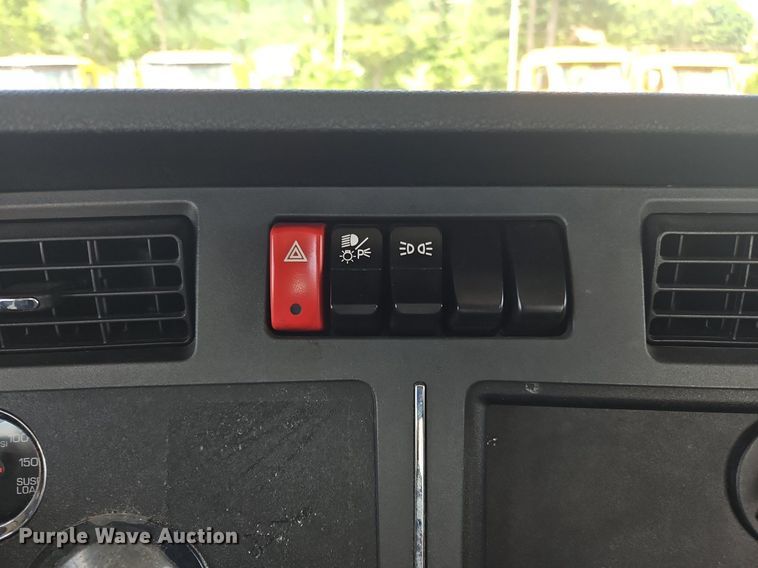 image for item OK9908 2020 Kenworth  T680  semi truck