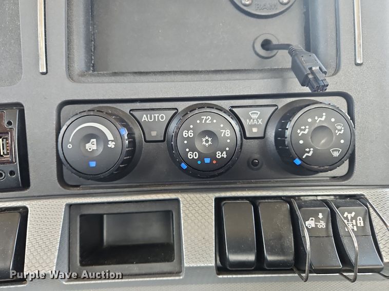 image for item OK9908 2020 Kenworth  T680  semi truck