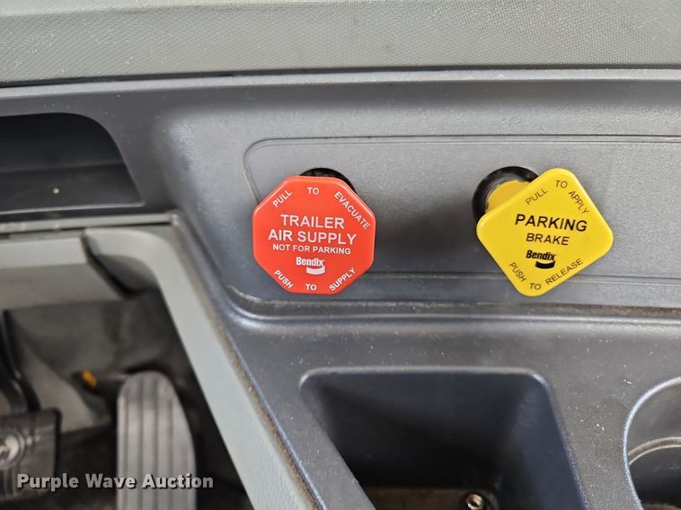 image for item OK9908 2020 Kenworth  T680  semi truck