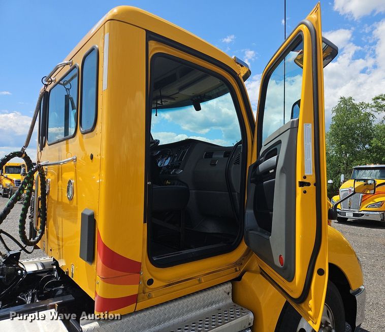 image for item OK9908 2020 Kenworth  T680  semi truck