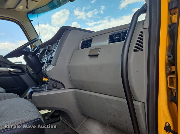 image for item OK9908 2020 Kenworth  T680  semi truck