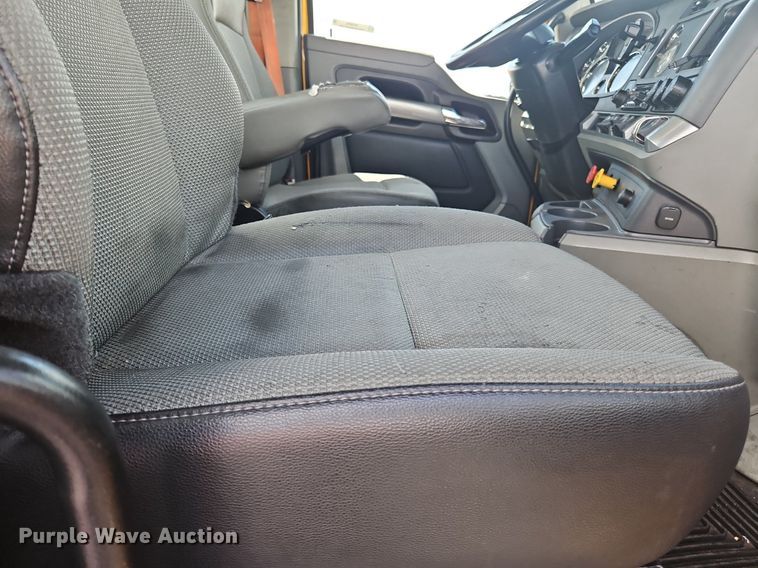 image for item OK9908 2020 Kenworth  T680  semi truck