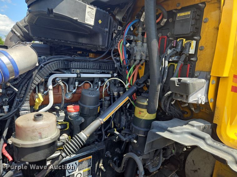 image for item OK9908 2020 Kenworth  T680  semi truck