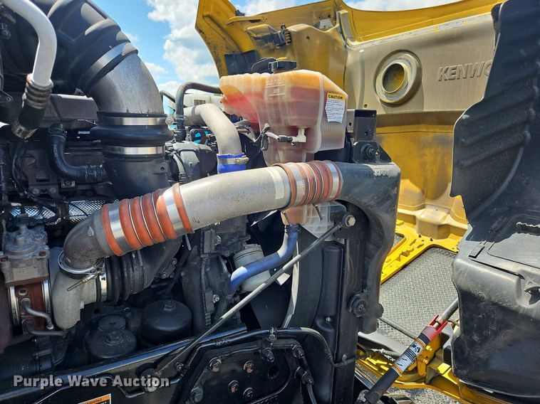 image for item OK9908 2020 Kenworth  T680  semi truck