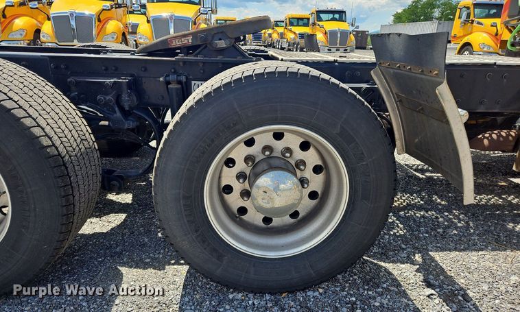 image for item OK9908 2020 Kenworth  T680  semi truck