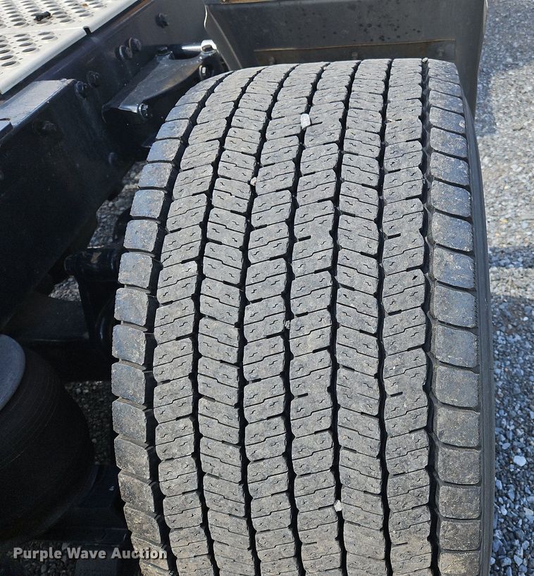 image for item OK9908 2020 Kenworth  T680  semi truck