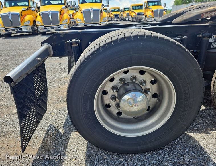 image for item OK9908 2020 Kenworth  T680  semi truck