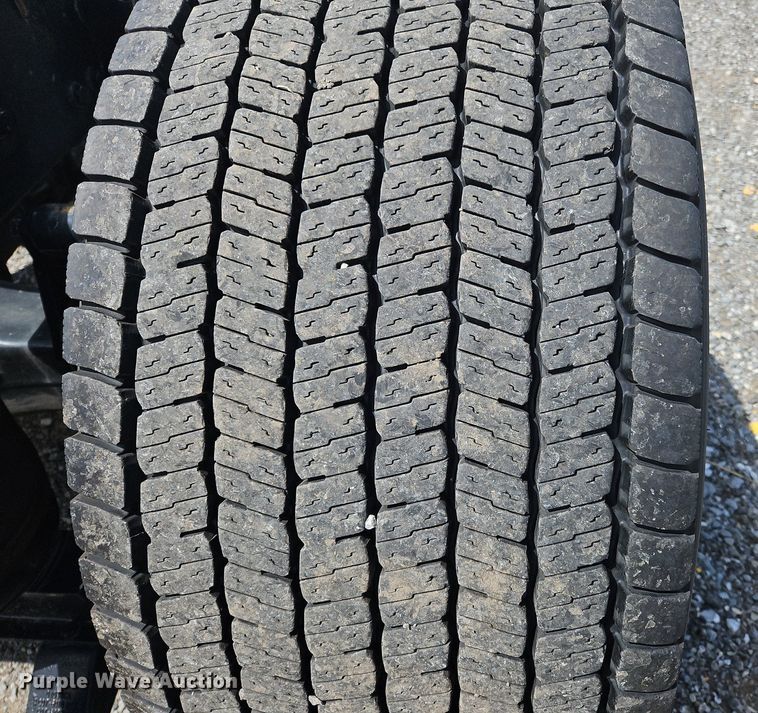 image for item OK9908 2020 Kenworth  T680  semi truck