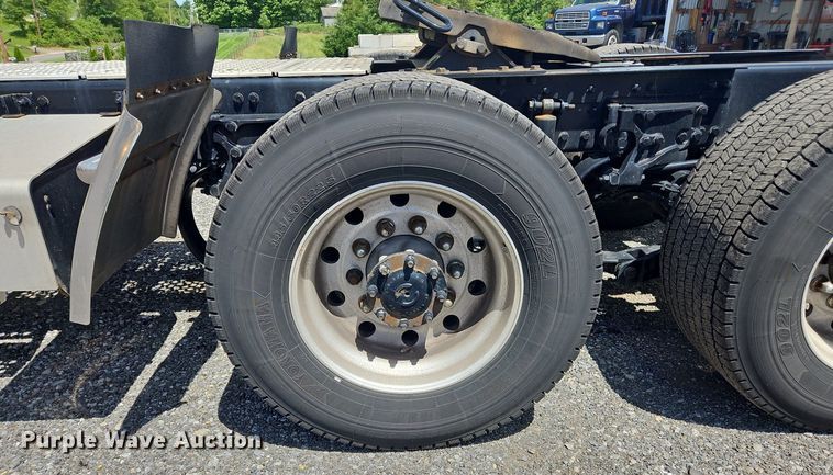 image for item OK9908 2020 Kenworth  T680  semi truck