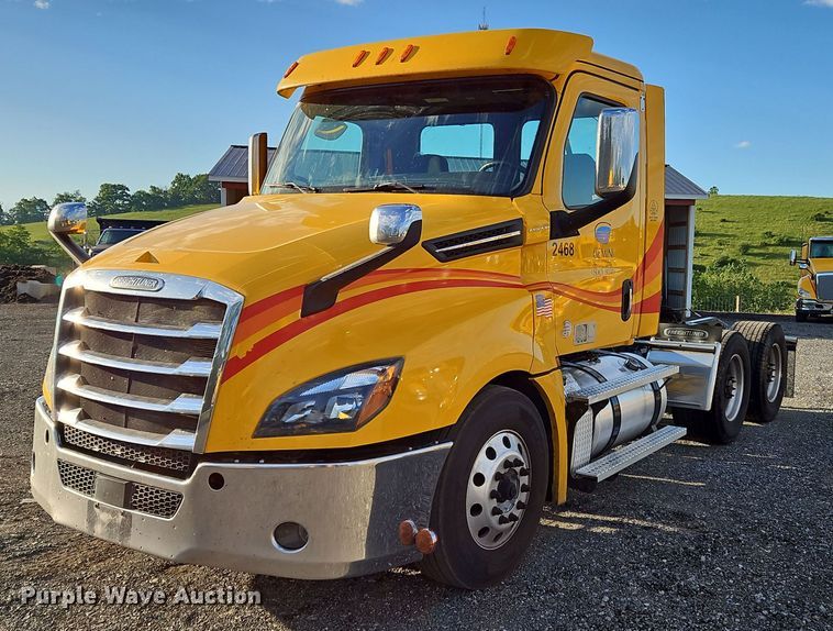 image for item OK9911 2020 Freightliner  Cascadia 126 semi truck