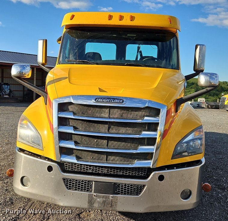 image for item OK9911 2020 Freightliner  Cascadia 126 semi truck