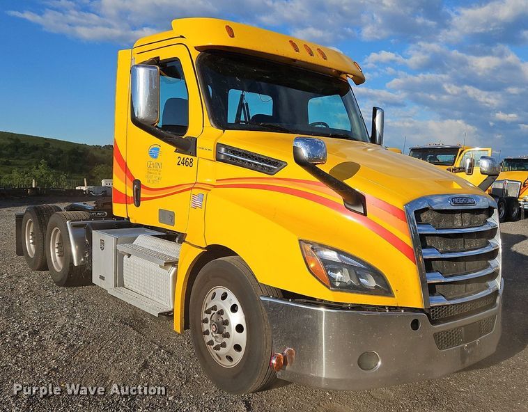 image for item OK9911 2020 Freightliner  Cascadia 126 semi truck