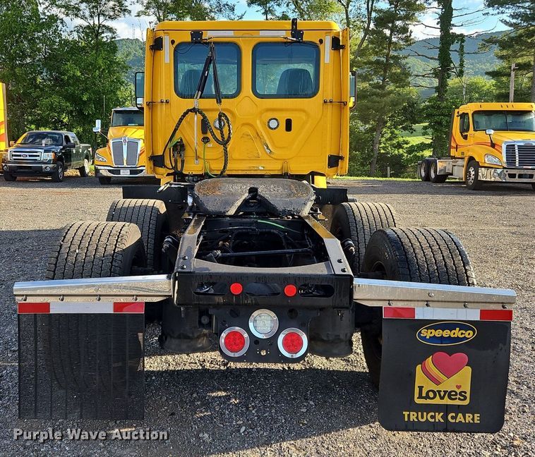 image for item OK9911 2020 Freightliner  Cascadia 126 semi truck