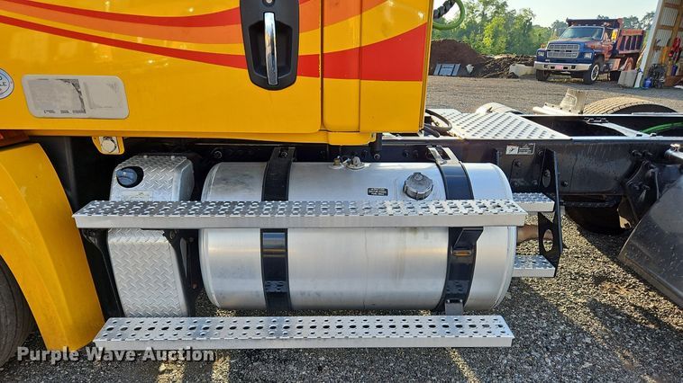 image for item OK9911 2020 Freightliner  Cascadia 126 semi truck