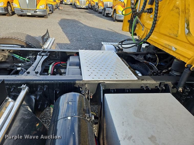 image for item OK9911 2020 Freightliner  Cascadia 126 semi truck