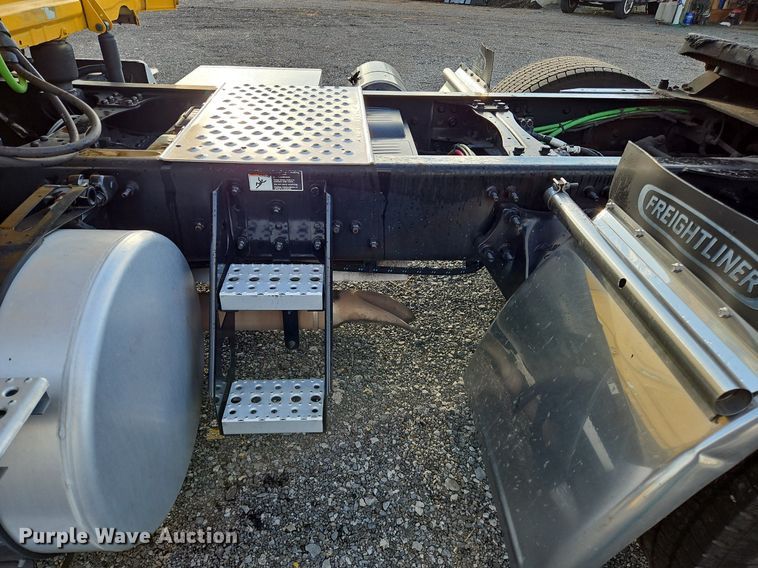 image for item OK9911 2020 Freightliner  Cascadia 126 semi truck